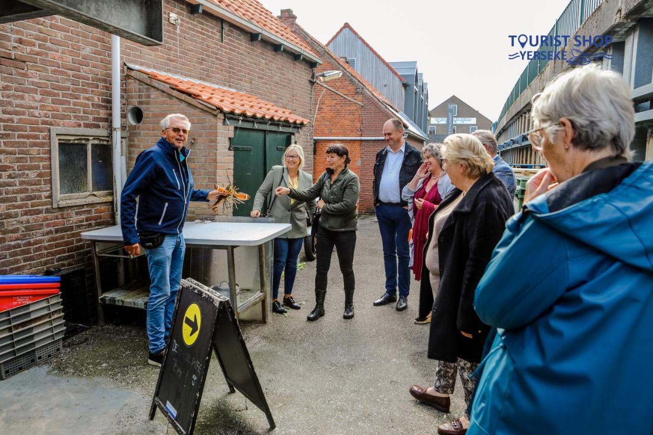 Prachtig Gelegen Vrijstaand Landhuis Hansweert Dış mekan fotoğraf